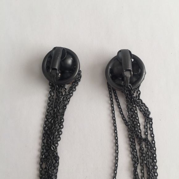 BCBG CLIP ON EARRINGS BLACK GUNMETAL TONED STONE - Picture 3 of 3